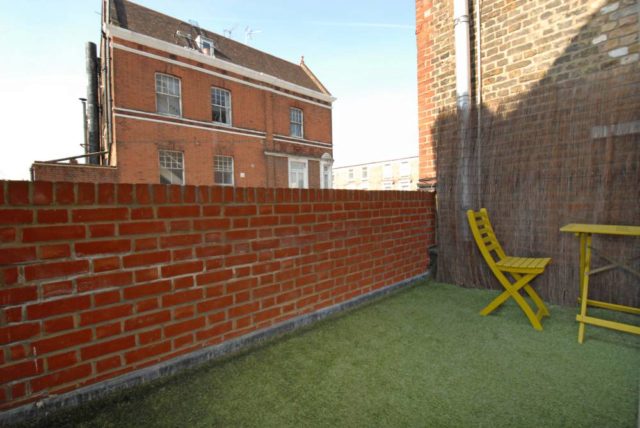  Image of 2 bedroom Ground Flat to rent in Shorrolds Road London SW6 at Market Cottage  Shorrolds Road, SW6 7TR